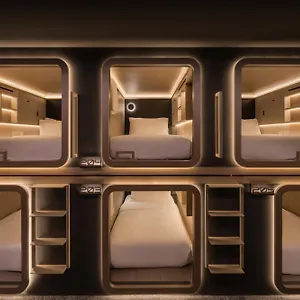 Cube Social Boutique Capsule At Boat Quay Hostel Singapore